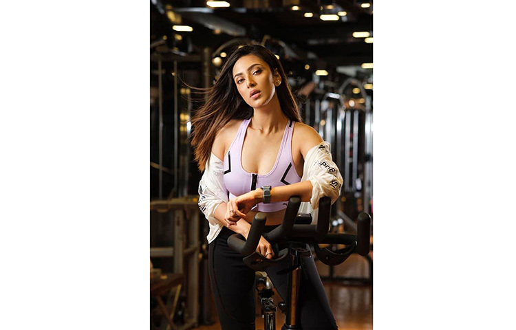 করোনার এই সময়ে কাজ কম থাকায় নিয়মিত ব্যায়াম করছেন তিনি। ছবি: ফেসবুক