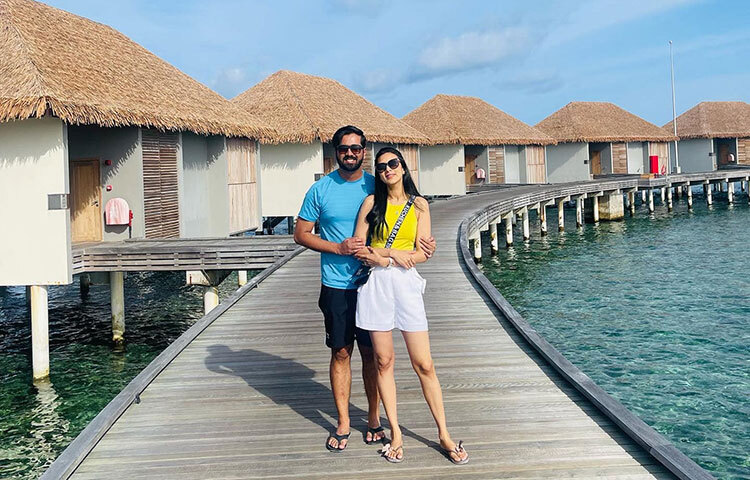 স্বামী সনি পোদ্দারের সঙ্গে মিম। ছবি: ফেসবুক