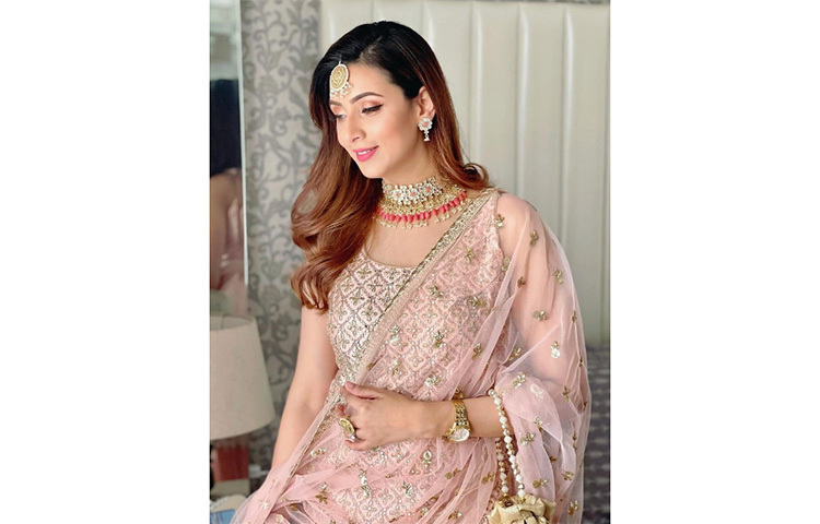 মিষ্টি হাসিতে সবার মন জয় করেছেন মিম। ছবি: ইনস্টাগ্রাম