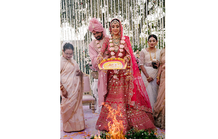 জানা গেছে, সনাতন ধর্ম রীতি মেনে এ তারকার বিয়ে হয়েছে। ছবি: ফেসবুক