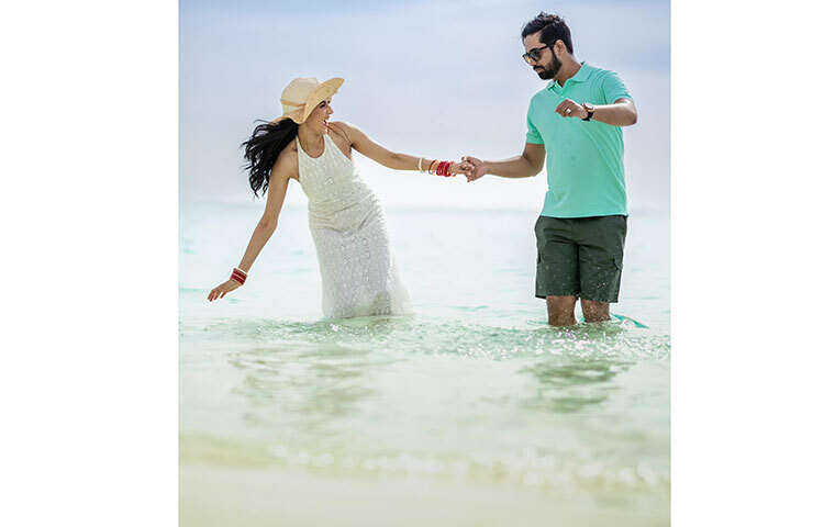 মালদ্বীপে জলকেলিতে মেতেছেন মিম। ছবি: ফেসবুক