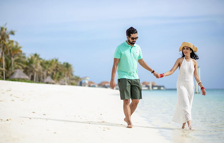 হাতে হাত রেখে এভাবেই পথ চলতে চান তারা। ছবি: ফেসবুক