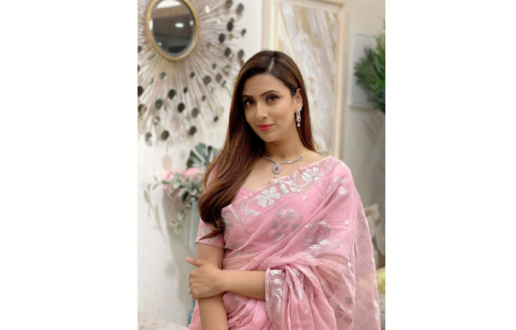 মিমের মিষ্টি দৃষ্টি। ছবি: ফেসবুক