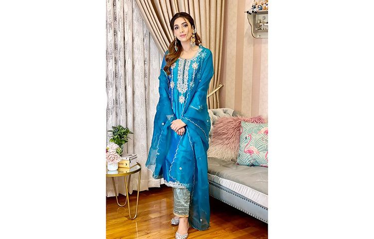 বরাবরের মতো মিমের এই ছবিতেও কেউ কেউ বিরূপ মন্তব্যও  করেছেন। ছবি: ফেসবুক