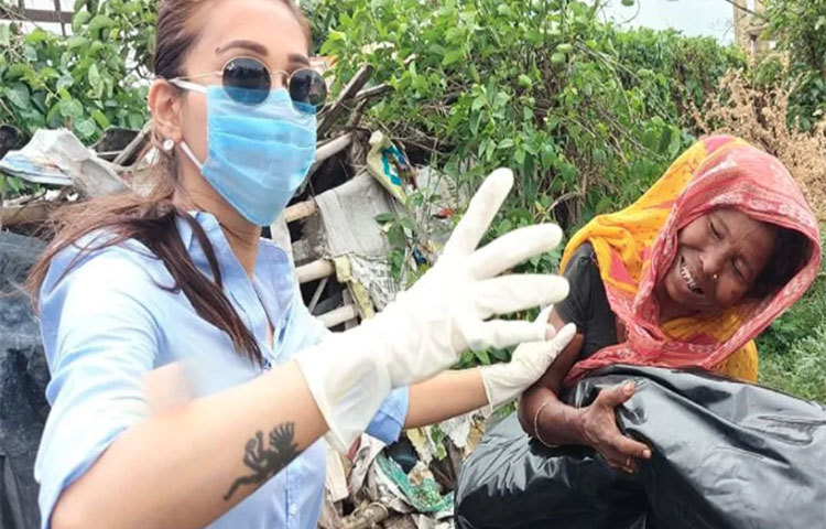 ভারতের যাদবপুরের সাংসদ মিমি চক্রবর্তী মঙ্গলবার ঘুরে দেখলেন পাটুলি,গল্ফগ্রিন ও যাদবপুরের বিস্তীর্ণ এলাকা।