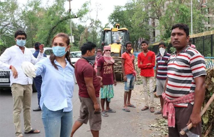 তিনি আরও বলেন ‘এটাই মানুষকে বলার যে আমাদের কাজ চলছে , এটা একটা ছোটখাটো দুর্যোগ হয়নি, তবু আমরা চেষ্টা করছি পরিস্থিতি ঠিক করবার জন্য’ ।