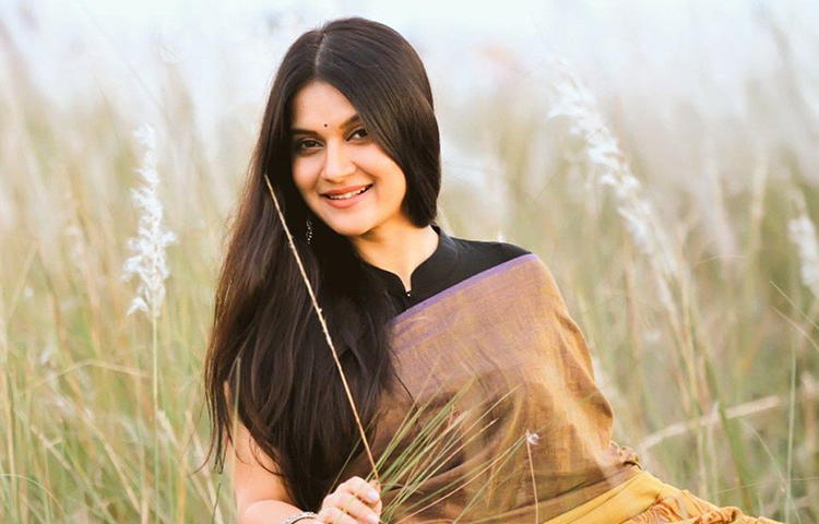 তাহসান-মিথিলার এগারো বছরের দাম্পত্য ভেঙে যায় ২০১৭ সালে। একটি ফেসবুক পোস্টে দু’জনে বিবাহবিচ্ছেদের কথা ঘোষণা করেন। দু’বছর একা থাকার পরে শুক্রবার, ৬ ডিসেম্বর পরিচালক সৃজিত মুখোপাধ্যায়কে বিয়ে করলেন মিথিলা। শুরু করলেন নতুন জীবন।