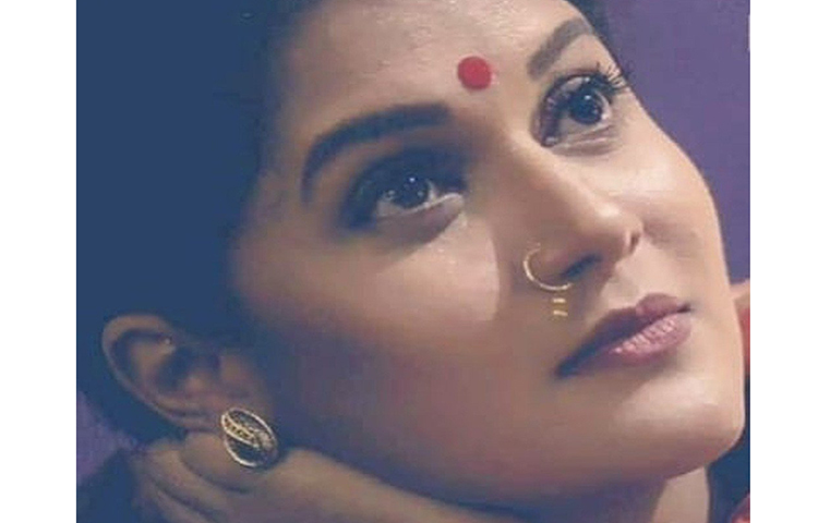 মিথিলা আরও জানিয়েছেন, শনিবার তিনি আর সৃজিত যাচ্ছেন জেনেভা। সেখানে একটি বিশ্ববিদ্যালয়ে মিথিলার পিএইচডি রেজিস্ট্রেশন করতে হবে। তারপর একটু বেড়ানো। কাজপাগল এই জুটির আপাতত এটাই মধুচন্দ্রিমার পরিকল্পনা।