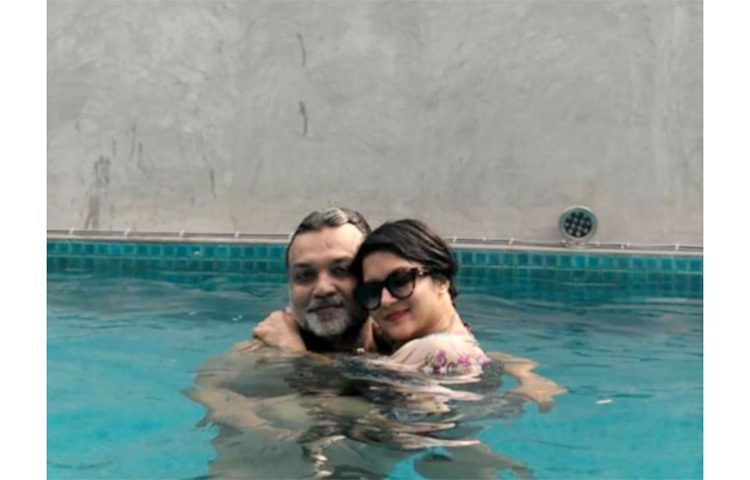 মিথিলা-সৃজিতের ভক্তরা এই ছবি নিয়ে সামাজিক যোগাযোগমাধ্যমে বিভিন্ন রকম মন্তব্য লিখছেন। ছবি: সংগৃহীত