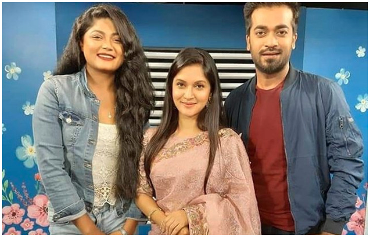 একটি টিভি অনুষ্ঠানে শাড়ি পরে মিথিলা। ছবি: ইনস্টাগ্রম