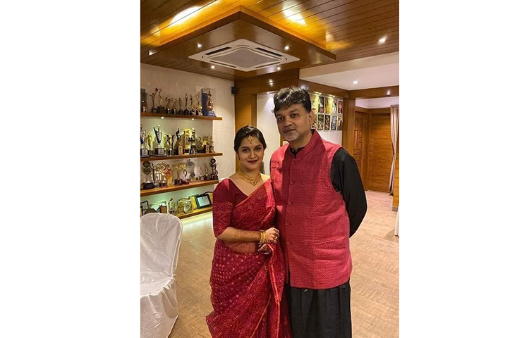 ছবিটি প্রকাশ হওয়ার পরই ভাইরাল হয়ে যায়। তাদের ভক্তরা ছবিটি শেয়ার করে নবদম্পতিকে শুভেচ্ছা জানায়।