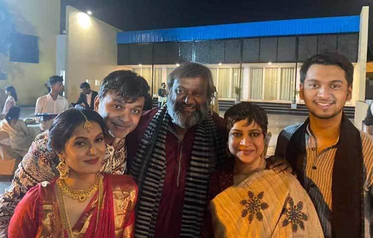 প্রিয় মানুষেদের পেয়ে উচ্ছ্বসিত মিথিলা-সৃজিত।