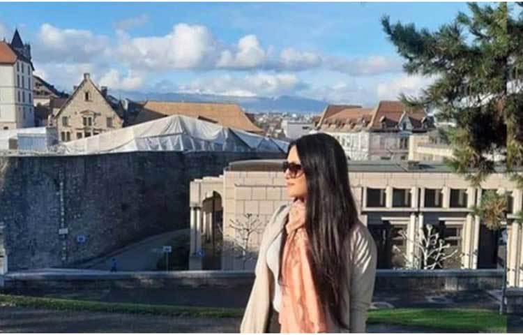 জেনেভার প্রাকৃতিক সৌন্দর্য উপভোগ করছেন মিথিলা।