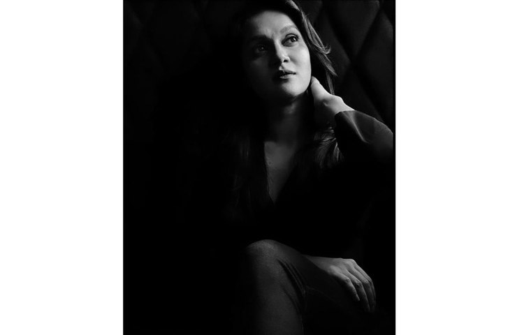 আলো-আঁধারে মিথিলা। ছবি: ফেসবুক