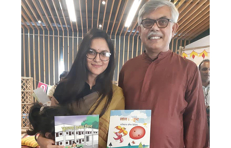 সময় পেলেই বসে পড়েন কলম নিয়ে। সংবাদপত্র ও নিজের বøগে নিয়মিত লেখেন তিনি। ছড়া ও কবিতার পাশাপাশি বাচ্চাদের জন্য লেখা মিথিলার বইও বেশ জনপ্রিয়। ইতিমধ্যে প্রকাশিত হয়েছে মিথিলার লেখা দু’টি বই, ‘স্কুলের প্রথম দিন’ এবং ‘লাল বেলুন’।