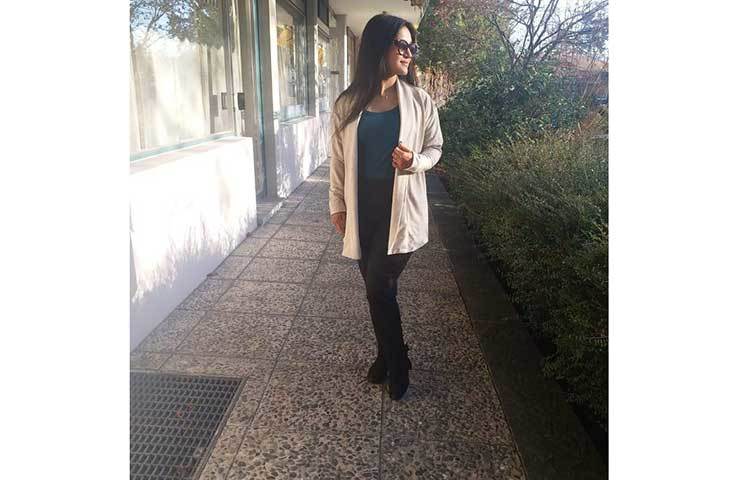 জেনেভার প্রাকৃতিক সৌন্দর্য উপভোগ করছে মিথিলা। আর ছবি তুলছেন সৃজিত।