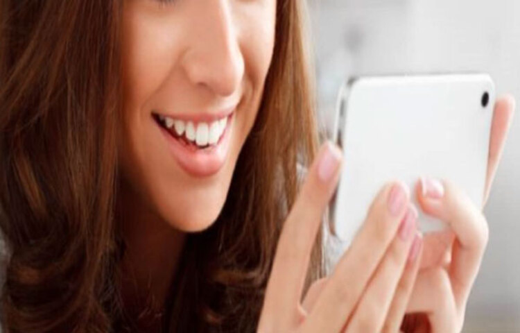 ধাপে ধাপে জীবনযাত্রা স্বাভাবিক হলেও মোবাইল গেমের অভ্যেস আর পিছু ছাড়ছে না।