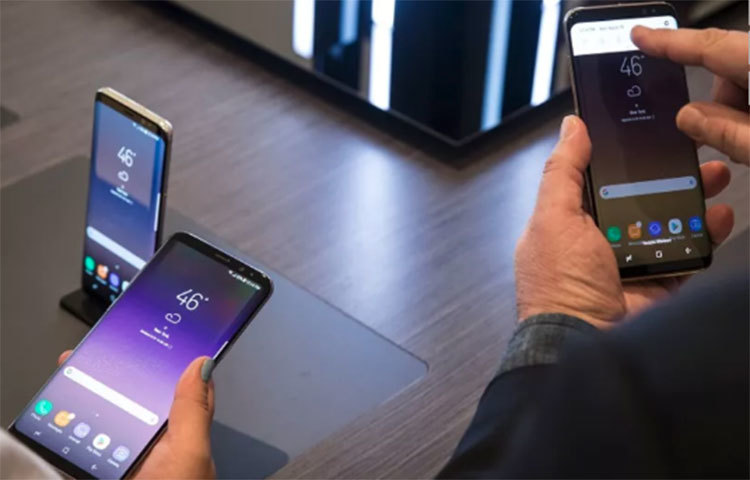 পরিষ্কার করা লিকুইড কাপড়ে ব্যবহার করে তারপর পরিষ্কার করুন।