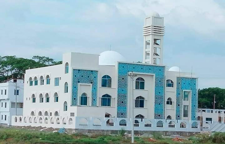 উপকূলীয় এলাকার মসজিদগুলোতে আশ্রয়কেন্দ্র হিসেবে নিচতলা ফাঁকা থাকবে। নারী-পুরুষের পৃথক ওজু ও নামাজ আদায়ের সুবিধা, প্রতিবন্ধী মুসল্লিদের টয়লেটসহ নামাজের পৃথক ব্যবস্থা। ছবি: সংগৃহীত