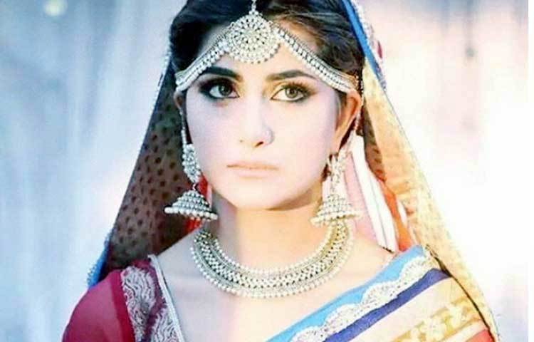 সোহাই আবরো: আবরো পাকিস্তানের ছোটপর্দা ও চলচ্চিত্রে দাপটের সঙ্গে অভিনয় করছেন।