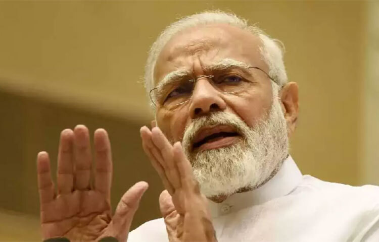 সর্বশেষ নথিতে উল্লেখ করা রয়েছে, গান্ধীনগরের এই জমিতে প্রত্যেকের ২৫ শতাংশ করে ভাগ ছিল। তবে প্রধানমন্ত্রী এই জমি দান করে দেওয়ায় এই জমিতে তার আর কোনো অধিকার নেই। মোদীর সম্পত্তির হিসাবের নথি অনুযায়ী শেয়ার বা মিউচুয়াল ফান্ডে তার কোনো বিনিয়োগ নেই। এমনকি নিজস্ব কোনো গাড়িও নেই মোদির। ছবি: সংগৃহীত