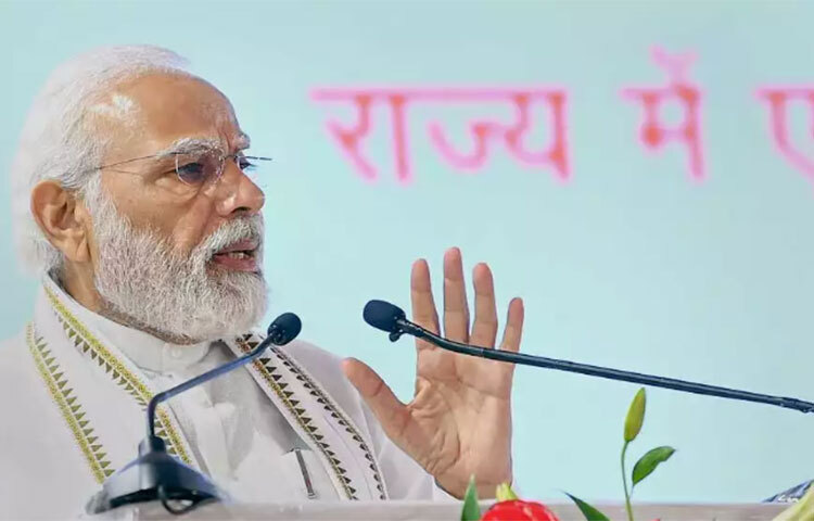 পোস্ট অফিসে জমা থাকা জাতীয় সঞ্চয় শংসাপত্রের মূল্য ৯ লাখ ৫ হাজার ১০৫ রুপি। ১ লাখ ৮৯ হাজার ৩০৫ রুপির জীবন বিমাও রয়েছে প্রধানমন্ত্রী মোদীর। পিএমও থেকে দেওয়া তথ্যে উল্লেখ রয়েছে মোদীর স্ত্রী যশোদাবেনেরও। তবে তার সম্পত্তির পরিমাণ জানা নেই বলেই দেখানো হয়েছে এই তথ্যে। ছবি: সংগৃহীত
