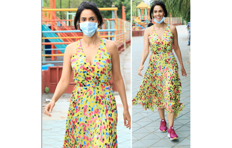 অনেক অপেক্ষার পর যেন মুক্তি আলোয় মল্লিকা।