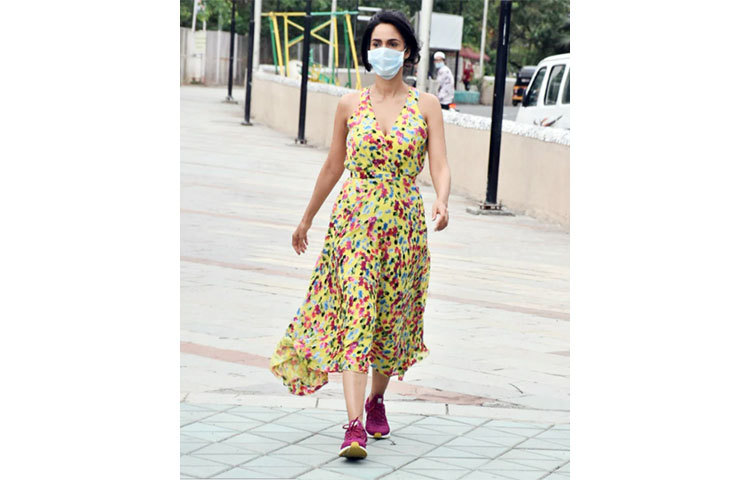 এক সঙ্গে মল্লিকার ঘোরাঘুরি ও শরীরচর্চা।