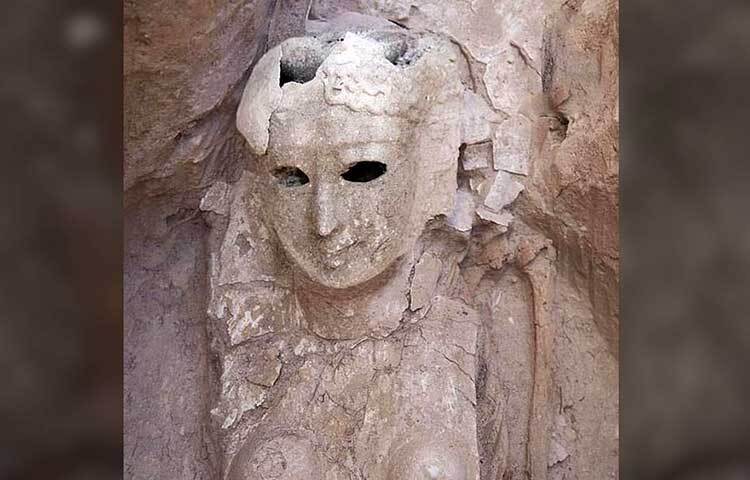 প্রত্যেকটি কবরই মিশরীয় পাতালের দেবতা ওসাইরিস এবং তার স্ত্রী এবং বোন আইসিসকে উৎসর্গ করা হয়েছে। ওসাইরিস মৃত্যুর পর পরলোকে সকলের ভবিষ্যৎ নির্ধারণ করেন বলে প্রচলিত ছিল প্রাচীন মিশরে। ছবি: সংগৃহীত