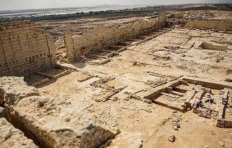 প্রাচীন মিশরে এই ধরনের প্রথা চালু ছিল বলে জানিয়েছেন তারা। হাতেগোনা কিছু মানুষের সৃষ্টিকর্তার সঙ্গে কথা বলার ক্ষমতা ছিল বলে মনে করতেন সে দেশের মানুষ। ইহকালের যাবতীয় ভুলের জন্য ক্ষমা চাইতেই সোনার জিহ্বা বসানোর প্রচলন ছিল। ছবি: সংগৃহীত