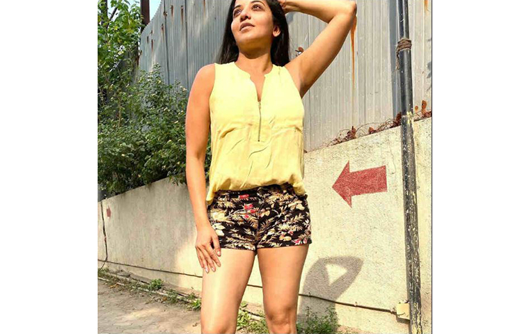 উদাসী মনে মোনালিসা।