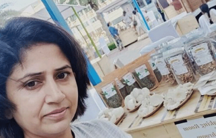 তিনি খারাপ স্পনগুলো বাদ দিয়ে মাশরুম চাষ করতে শুরু করেন। এতে প্রথম ৩-৪ মাস তার বেশ ক্ষতি হয়েছিল। কোন স্পনের স্বাস্থ্য খারাপ আর কোন স্পনের স্বাস্থ্য ভাল তা বুঝতেই বেশ কিছুটা সময় লেগেছিল তার।