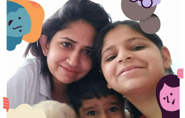 যার কথা হচ্ছে তিনি মনিকা চৌধুরি। অঙ্কে স্নাতক মনিকা দিল্লির বাসিন্দা। স্বামী এবং দুই সন্তান নিয়ে তার সুখের সংসার।