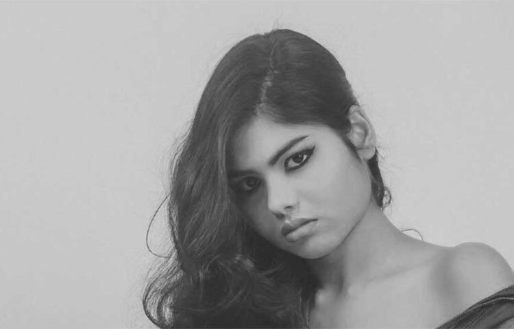 এমনকি মঞ্জুষার বাবা মেয়ের ভবিষ্যতের জন্য বড় অংকের অর্থ জমিয়ে রেখেছেন বলেও জানিয়েছেন অভিনেত্রীর মা। মঞ্জুষা সে ব্যাপারে জানতেনও। ছবি: সংগৃহীত