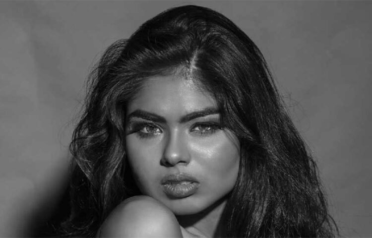 পরিবারসূত্রে খবর, কখনও বাড়িতে বন্ধুদের ডেকে আনতেন না মঞ্জুষা। দেখা সাক্ষাৎ যা করার বাইরেই করতেন। তবে মৃত মডেল অভিনেত্রী বিদিশার সঙ্গে খুবই বন্ধুত্ব ছিল তার। পল্লবীর সঙ্গেও পরিচয় ছিল। বিদিশার সঙ্গে বহু কাজ করেছেন অভিনেত্রী। ছবি: সংগৃহীত