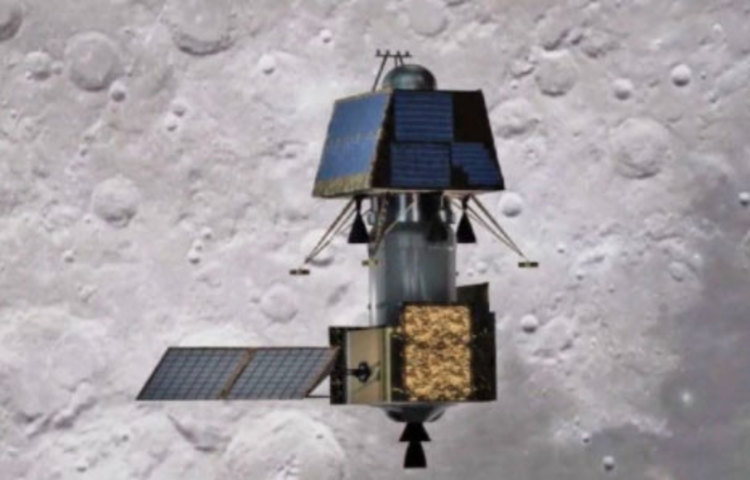 চন্দ্রযান-২ এর ল্যান্ডার বিক্রম অবশ্য চাঁদের মাটিতে সফট্ ল্যান্ডিং করতে পারেনি। তবে অরবিটর সফলভাবে চাঁদের কক্ষপথে প্রতিস্থাপিত হয়েছিল। গত এক বছরে সেটি ৪৪০ বার চাঁদের চারপাশে প্রদক্ষিণ করেছে।