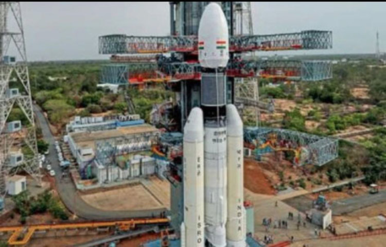 অরবিটর-এর সায়েন্টিফিক পেলোডস, হাই রেজোলিউশন ক্যামেরা ঠিকঠাক কাজ করছে। চন্দ্রতল এবং চাঁদের বাইরের আবহাওয়া যা বীড়ংঢ়যবৎব নামে পরিচিত, তার ছবি পাঠাচ্ছে অরবিটার। সেটির পাঠানো সমস্ত তথ্য এই বছরের শেষের দিকে প্রকাশ করতে পারে ইসরো।