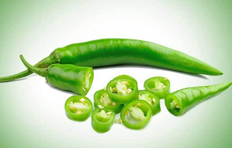 কাঁচা মরিচ দ্রুত খাবার হজম করতে সাহায্য করে।