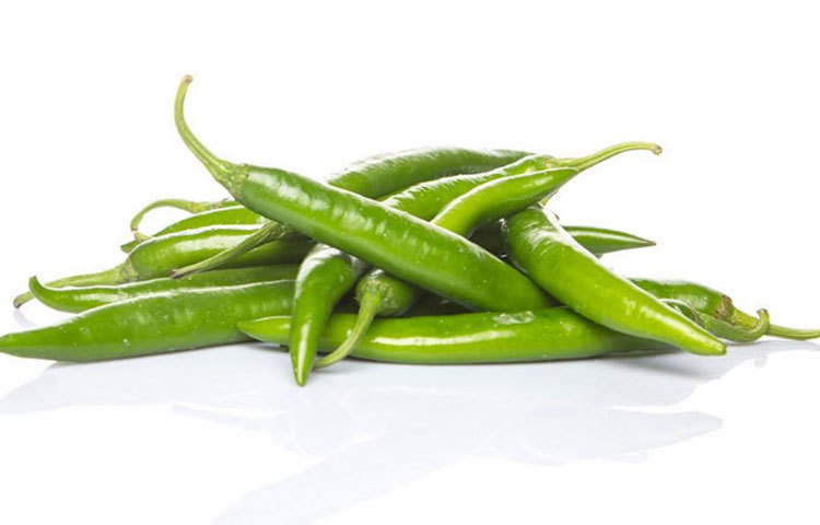 কাঁচা মরিচ রক্তের কোলেস্টেরলের মাত্রা কমাতে সাহায্য করে।