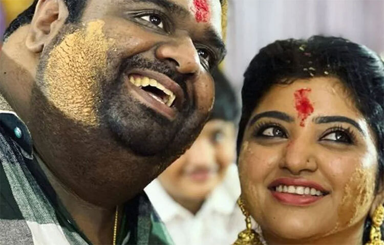 নিজের পছন্দের ছবি শেয়ার করেছেন তারা। মহালক্ষ্মী লিখেছেন, ‘আমি ভাগ্যবতী কারণ আপনি আমার জীবনে আছেন। আপনার জীবনকে আপনার ভালবাসার থেকে ভরে দিন’। ছবি: সংগৃহীত