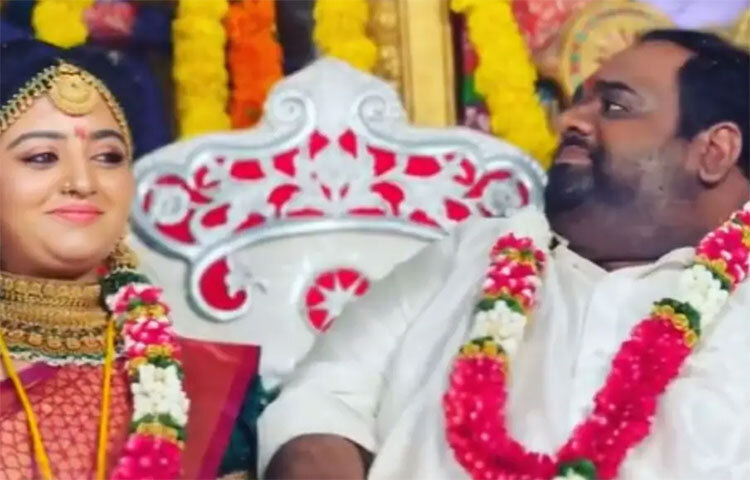 রবীন্দ্র চন্দ্রশেখরন নিজের প্রযোজনা সংস্থা লিব্রা প্রোডাকশন থেকে ‘নালনম নন্দিনিয়াম’, ‘সুত্তা কড়াই’, ‘নত্পুনা এননানু থেরিয়ুমা’ এবং ‘মুরুংকাই চিপস’ ছবিতে অর্থ ব্যয় করেছেন। ছবি: সংগৃহীত