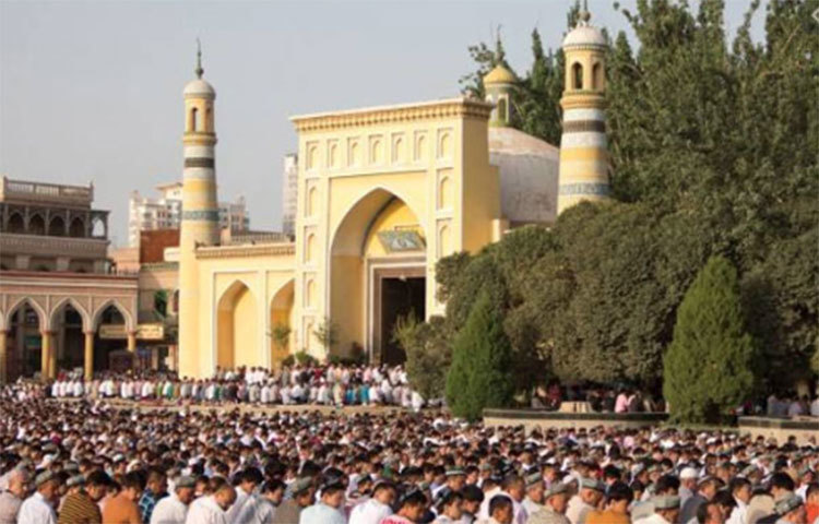 ইডগার মসজিদ: এটি জিনজিয়ান প্রদেশের কাছগারে অবস্থিত। এখানে মুসলমান উইগুর উপজাতির বসবাস।