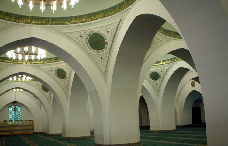 হিজরতের পর বিশ্বনবী সাল্লাল্লাহু আলাইহি ওয়া সাল্লাম মদিনায় ১০ বছর কাটিয়েছেন। এ সময়ে বিশ্বনবি পায়ে হেঁটে কখনো উটে আরোহণ করে কুবা মসজিদে যেতেন এবং সেখানে দুই রাকাআত নামাজ আদায় করতেন।