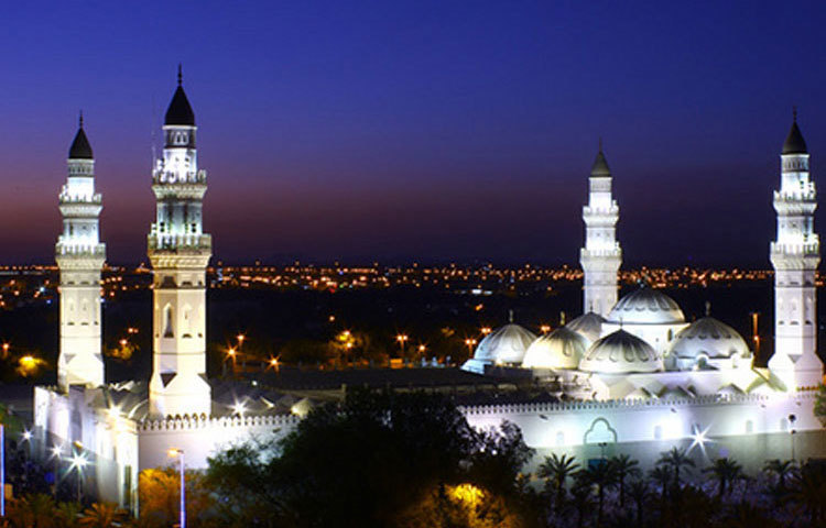 হজরত উসাইদ ইবনে হুজাইব আল আনসারী রাদিয়াল্লাহু আনহু বর্ণনা করেন, রাসুলুল্লাহ সাল্লাল্লাহু আলাইহি ওয়া সাল্লাম বলেছেন ‘মসজিদে কুবায় এক ওয়াক্ত নামায আদায় করা; সওয়াবের দিক থেকে একটি ওমরা আদায়ের সমতুল্য।’ (তিরমিজি)