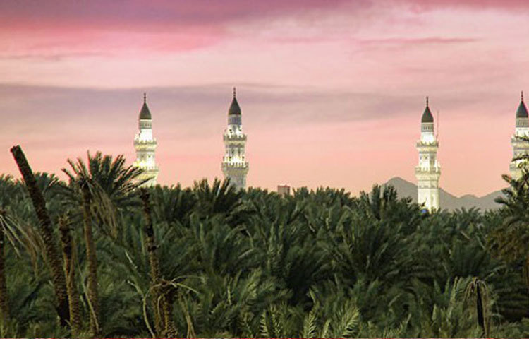 বিশ্বনবীর পর ইসলামের তৃতীয় খলীফা হজরত উসমান রাদিয়াল্লাহু আনহুর খিলাফতকালে সর্বপ্রথম মসজিদে কুবার সংস্কার ও পুনর্র্নিমাণ করা হয়। এরপর বিভিন্ন সময়ে আরো সাতবার এই মসজিদের সংস্কার করা হয়।