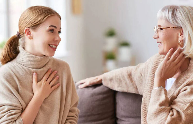 মনে রাখবেন প্ত্রুবধূ হিসেবে আপনি যেমন নতুন ভূমিকায়, তেমনই নতুন ভূমিকায় পা দিয়েছেন শাশুড়িও। প্রথমেই মনে কোনো রকম তিক্ততা রাখবেন না। সদর্থক দৃষ্টিভঙ্গি থেকে সম্পর্ক শুরু করুন। ছবি: সংগৃহীত