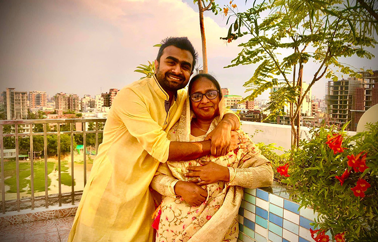 মা দিবসে সংগীতশিল্পী ইমরান ‘পৃথিবীর সকল মা ভালো থাকুক। সকল মাদের জানাই শ্রদ্ধা এবং ভালোবাসা।’ ছবি: ফেসবুক