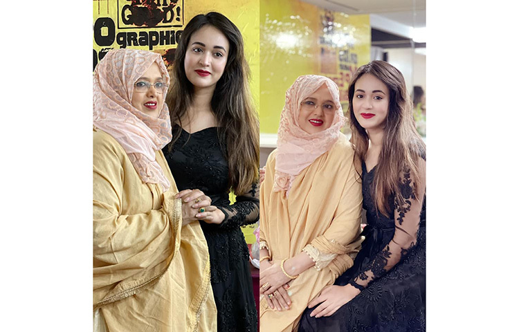 অভিনেত্রী অহনা মাকে ভালোবাসা জানিয়ে লিখেছেন, ‘পৃথিবীর সকল মা এর জন্য রইল শ্রদ্ধা আর ভালোবাসা। রাব্বির হামহুমা কামা রাব্বা ইয়ানী সগীরা’। ছবি: ফেসবুক