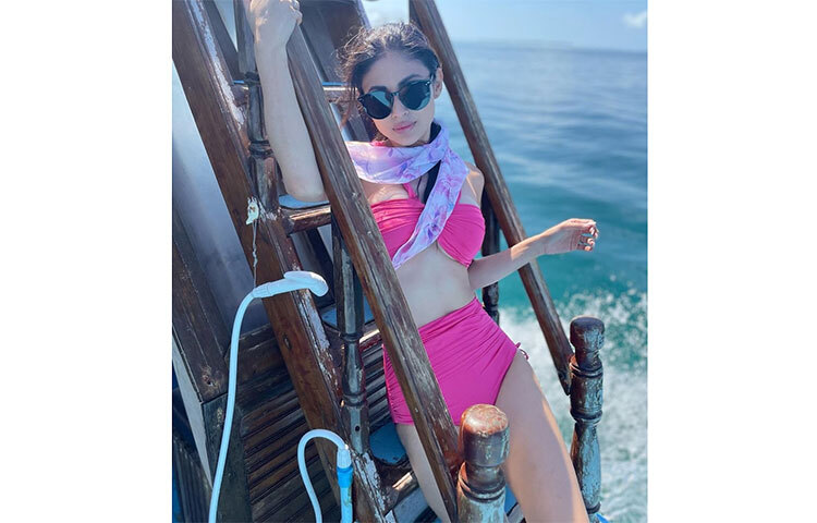 মৌনীর জন্ম ভারতের কোচবিহারে। ক্লাস টুয়েলভ পর্যন্ত সেখানেই পড়াশোনা করেছেন তিনি। পরে দিল্লি চলে যান। সেখান থেকে মুম্বাই গিয়ে অভিনয়ের জগতে প্রবেশ করেন। ছবি: সংগৃহীত