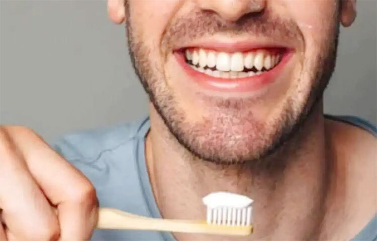 ওরাল হাইজিন বা মুখ ঠিক মতো পরিষ্কার-পরিচ্ছন্ন না করলে এ রোগ হতে পারে। ঠিকঠাক টুথব্রাশ ব্যবহার না করলে বা ভুল পদ্ধতিতে ব্রাশ করলে এই প্রদাহ হতে পারে। ছবি: সংগৃহীত